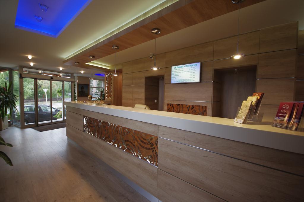 Hotel Vadaszkuert Superior เซแกชแฟเฮร์วาร์ ภายนอก รูปภาพ
