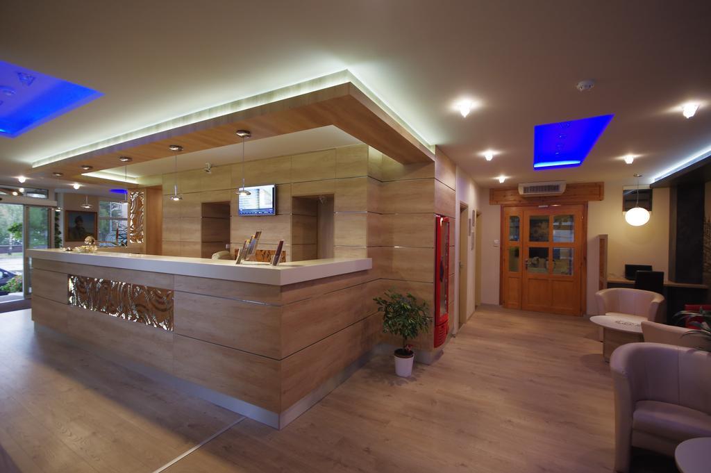 Hotel Vadaszkuert Superior เซแกชแฟเฮร์วาร์ ภายนอก รูปภาพ