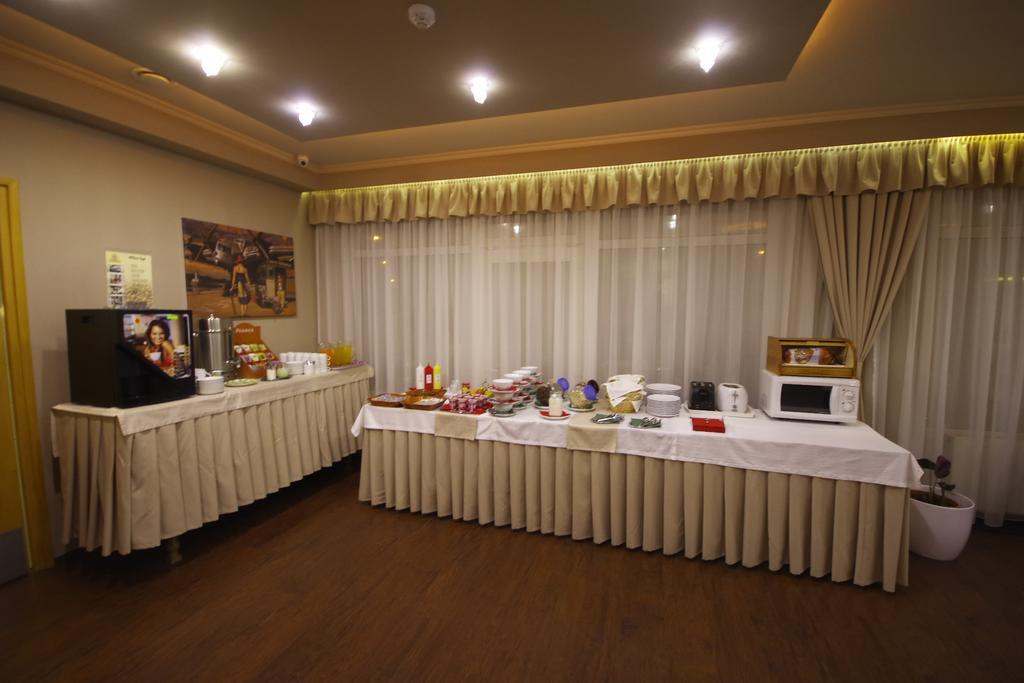 Hotel Vadaszkuert Superior เซแกชแฟเฮร์วาร์ ภายนอก รูปภาพ